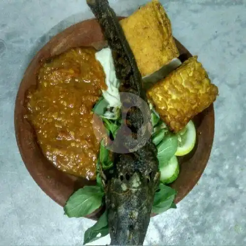 Gambar Makanan Pecel Lele LA, Ciledug 9