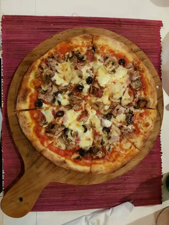 Gambar Makanan Warung Pizzeria Roma Sanur 9