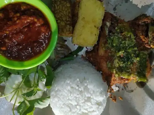 Warung Makan Ayam Penyet Lombok Ijo, Birobuli Utara, Palu Selatan