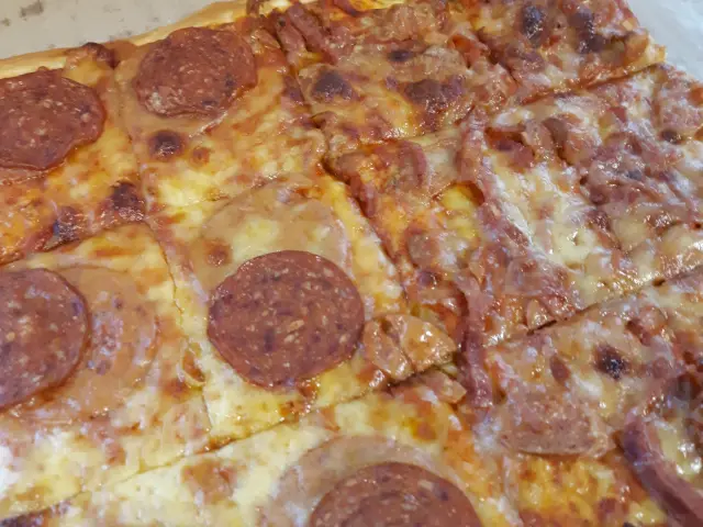 Gambar Makanan Henk's Pizza Delivery 3