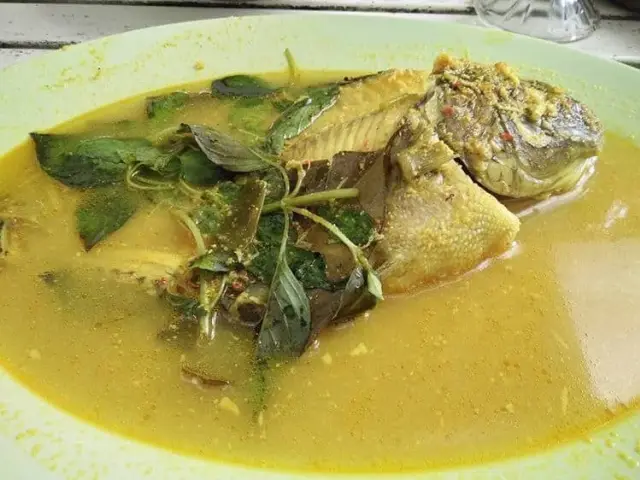 Gambar Makanan Gule Kepala Ikan Mas Agus 9