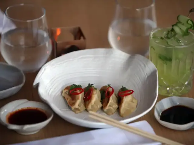 İnari Omakase Japanese Restaurant'nin yemek ve ambiyans fotoğrafları 3
