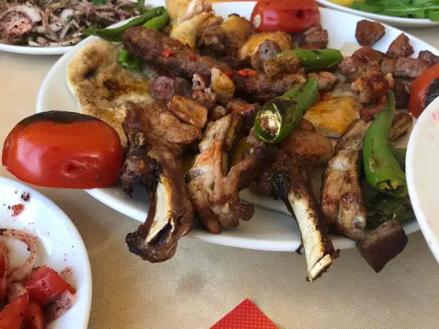 Öz Adana Ocakbaşı - Azizin Yeri'nin yemek ve ambiyans fotoğrafları 14