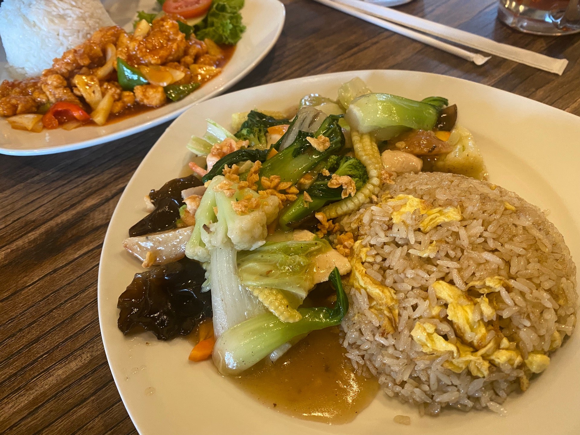 Almond Bakery Cake & Ice Cream terdekat Restoran dan Tempat Makan