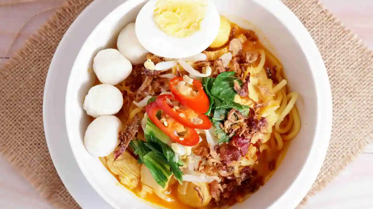 Mee Kari Mak Koi