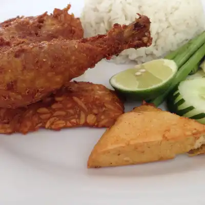 Ayam Penyet Teteh