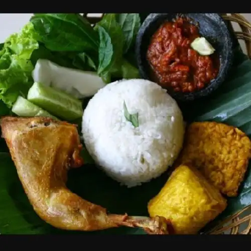 Gambar Makanan Ayam & Es Pisang Ijo Karlina, Lembang 1