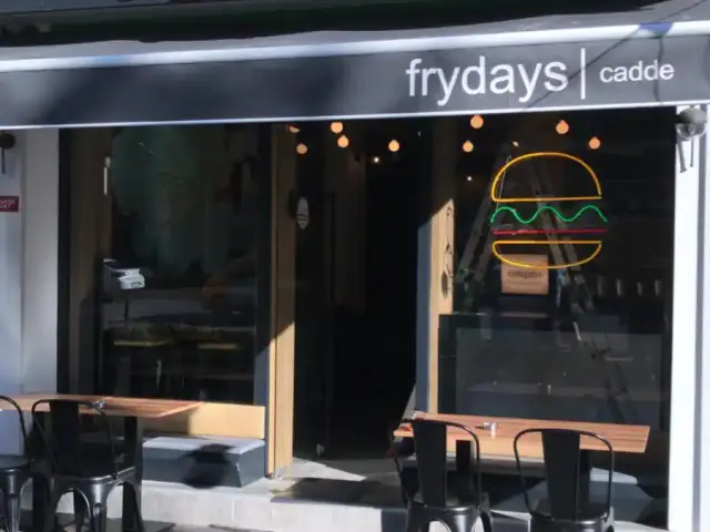 Frydays Cadde'nin yemek ve ambiyans fotoğrafları 3