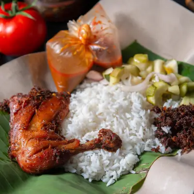 Nasi Kukus Daun Pisang (Machang)