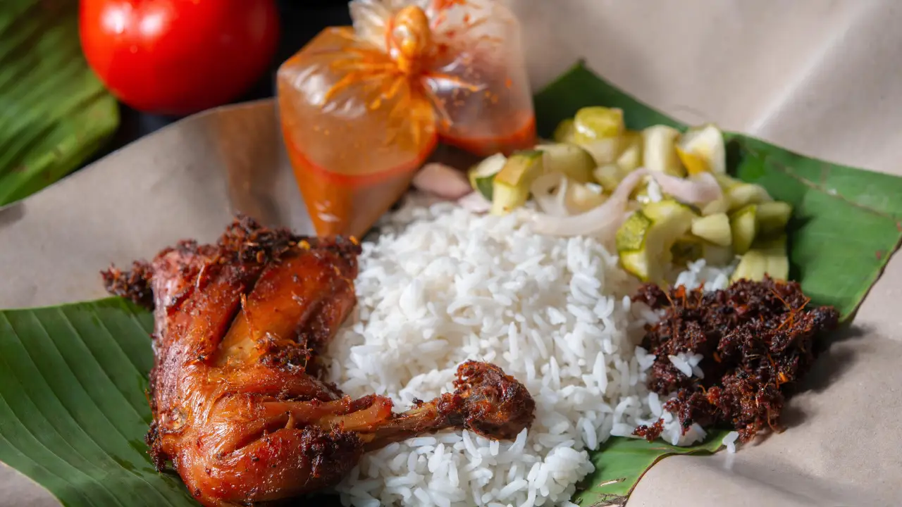 Nasi Kukus Daun Pisang (Machang)