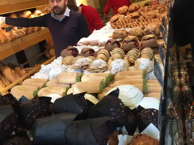 Tüylüoğlu Kardeşler Ekmek &  Pasta'nin yemek ve ambiyans fotoğrafları 12
