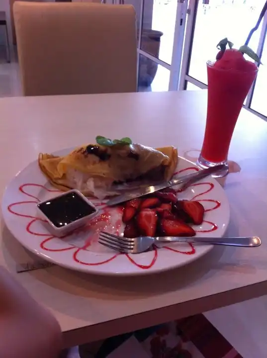 Strawberry Moment Dessert Cafe Food Photo 14