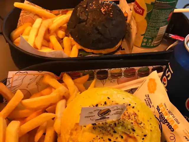 Colourful Burger Fast Food•Cafe'nin yemek ve ambiyans fotoğrafları 1