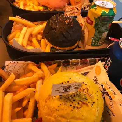Colourful Burger Fast Food•Cafe