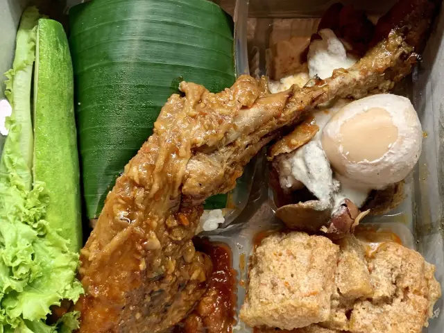 Gambar Makanan Gudeg & Ayam Bakar Madukoro Ibu Ari 10