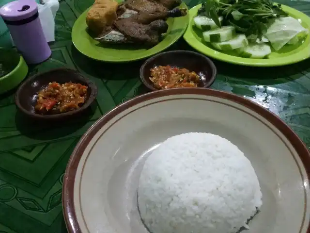 Gambar Makanan BEBEK & AYAM Goreng ”RIZKY” Ngabeyan Kartasura 1