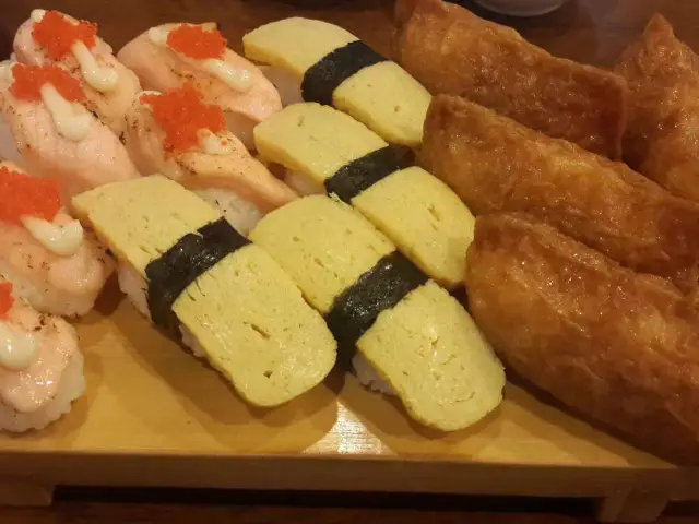 Gambar Makanan Standing Sushi Bar 20