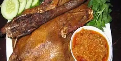 Bebek Goreng Madu Mbak Tin, Suryanata