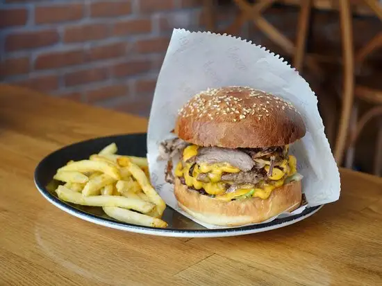 Mengoli Burgers Steak Fries'nin yemek ve ambiyans fotoğrafları 24