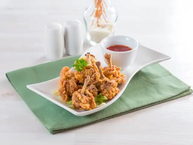 Gambar Makanan Gili Bar & Lounge - Puri Denpasar Hotel 2