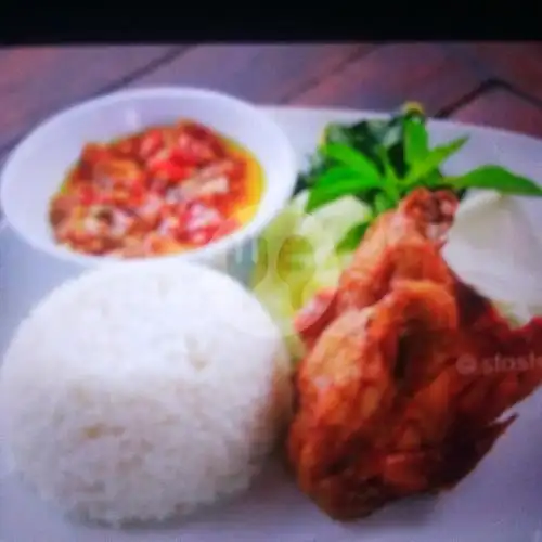 Gambar Makanan Pecel Ayam & Lele Mpo Wina, Komplek Villa Mutiara 16