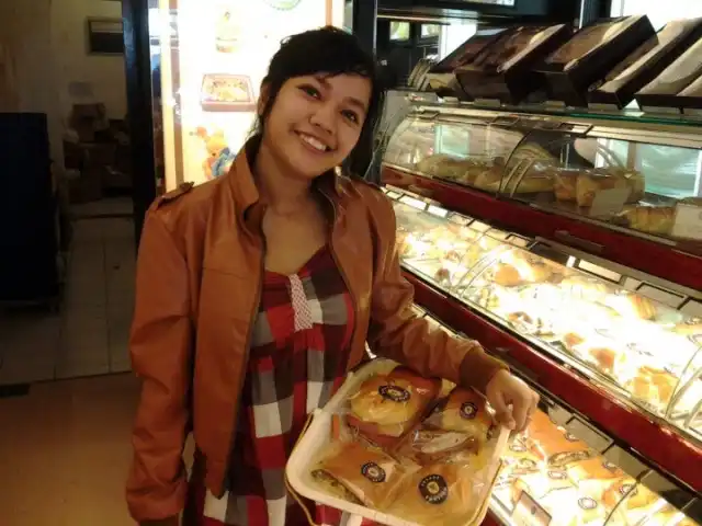 Gambar Makanan Holland Bakery 3