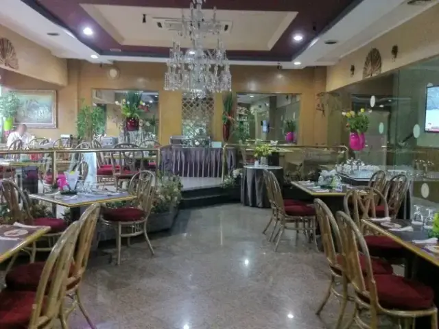 Theresia Cafe - Hotel John's Pardede International
