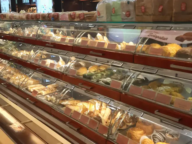 Gambar Makanan Holland Bakery 5