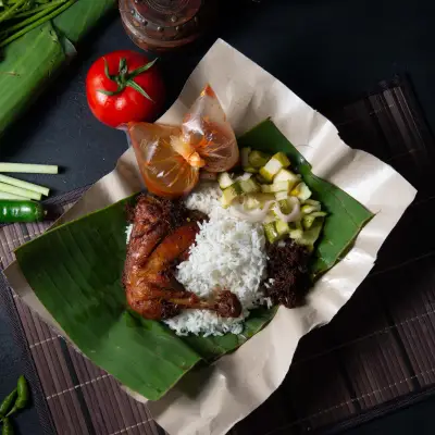 Nasi kukus ayam berempah