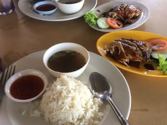 Nasi Kerabu Golok (Kak Jah) Food Photo 5
