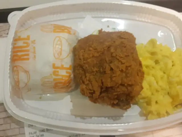Gambar Makanan McDonald's Raya Darmo 1