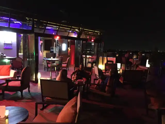 Gambar Makanan Sky Lounge Luna Bar - Rooftop The L Hotels 6
