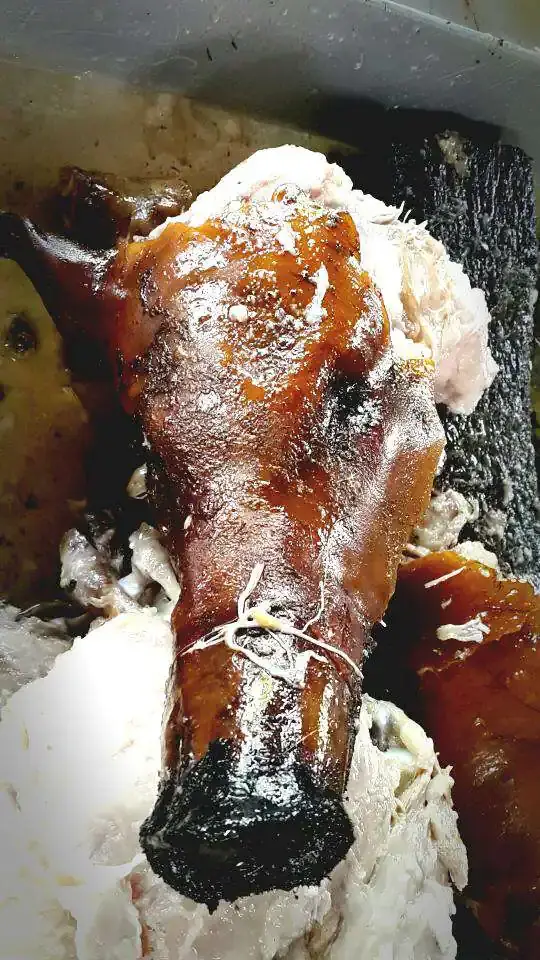 Gambar Makanan Babi Guling Gianyar "Warung Pande Oka" 6
