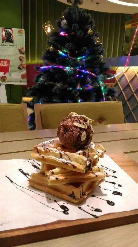 Gambar Makanan Gojira Ice Cream Bar 16