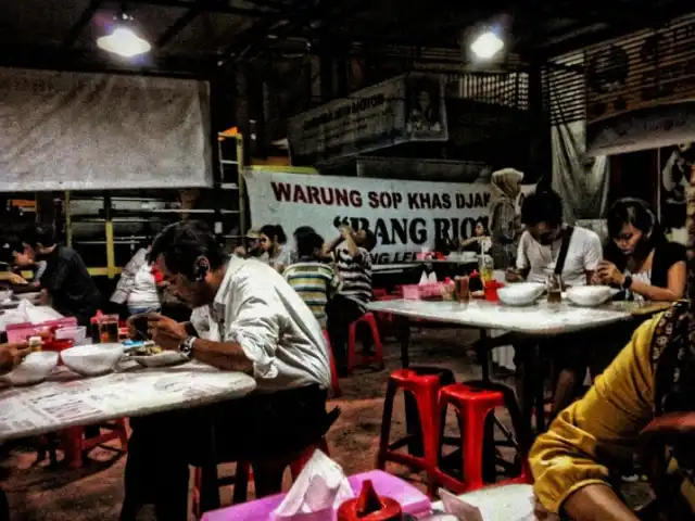 Warung Sop Khas Djakarta Bang Rio (Cabang "999" Cikapundung-Bandung)