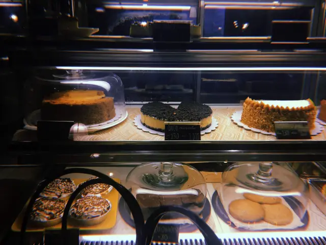 Kuki's Cakes & Coffee Food Photo 5