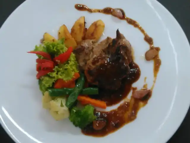 Gambar Makanan Palm Restaurant & Bar 14