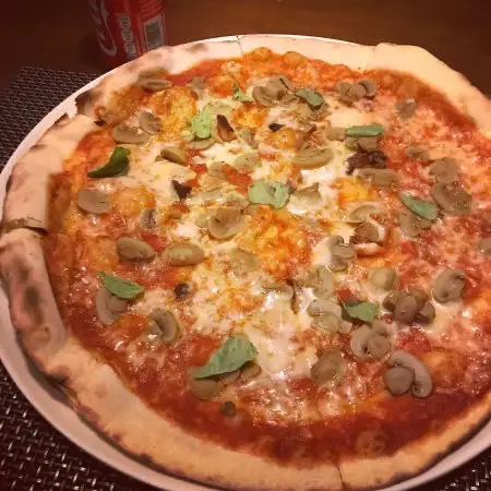 Gambar Makanan Oasi Italian Pizza & Bungalows 16