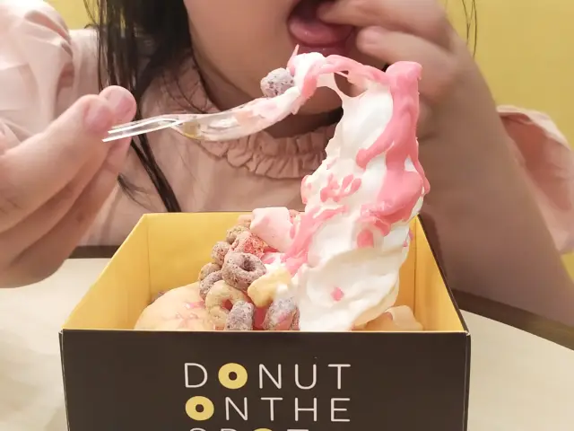 Gambar Makanan Dots Donuts 7