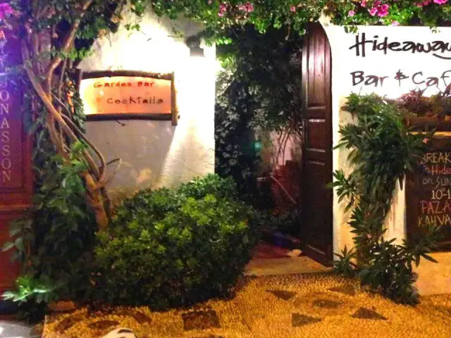 Hideaway Bar & Cafe'nin yemek ve ambiyans fotoğrafları 5