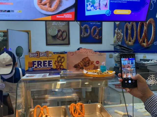 Gambar Makanan Auntie Anne's 5