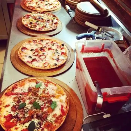 Pizza Napoli'nin yemek ve ambiyans fotoğrafları 46