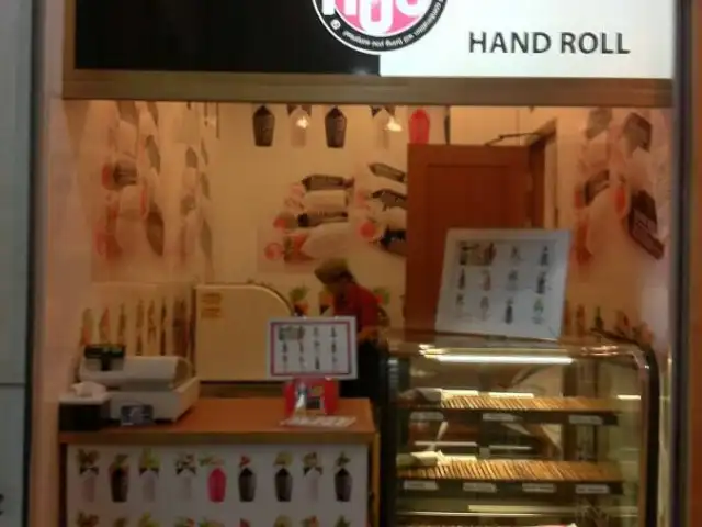 Gambar Makanan Hand Roll Cafe 3