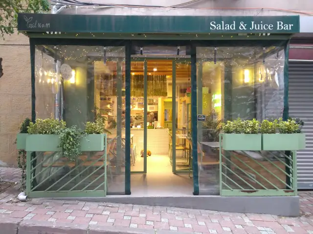 Yeşil No. 11 Salad & Juice Bar'nin yemek ve ambiyans fotoğrafları 3