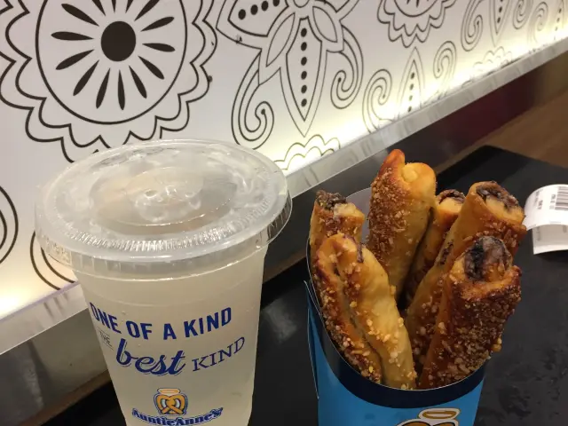 Gambar Makanan Auntie Anne's 17