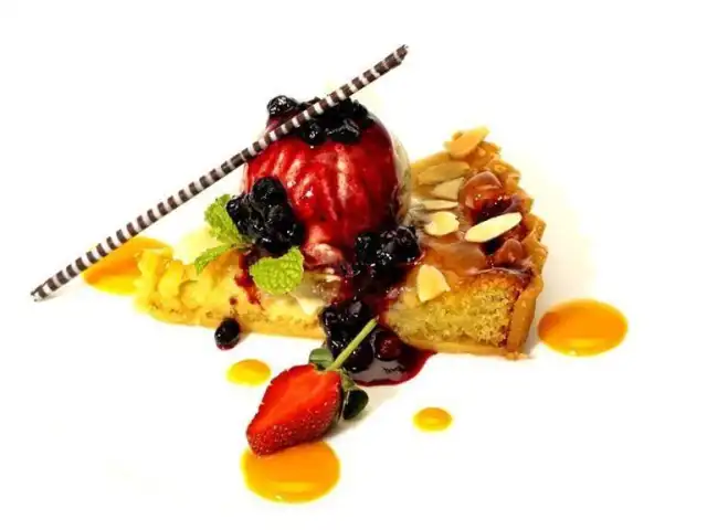 Gambar Makanan L'Amandine Patisserie - Whiz Prime Hotel 15