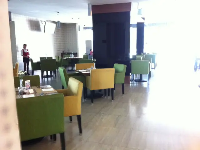 Gambar Makanan Alfresco - Menara Peninsula Hotel 4