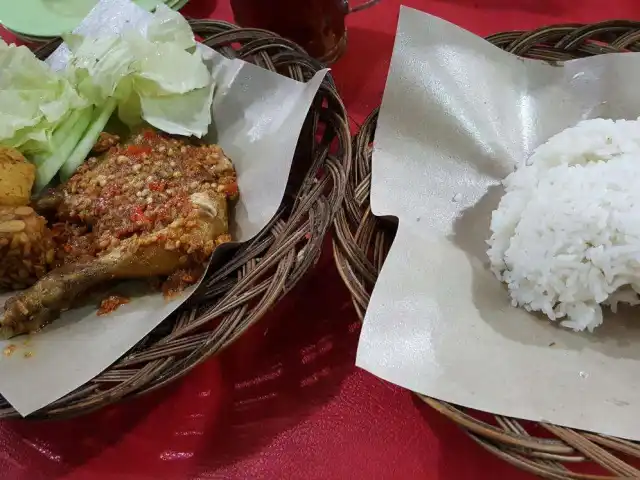 Gambar Makanan Ayam Gepuk Sambal Bawang Pak Gembus 15