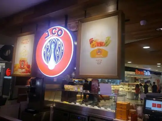 J. Co Donuts & Coffee Tunjungan Plaza 3