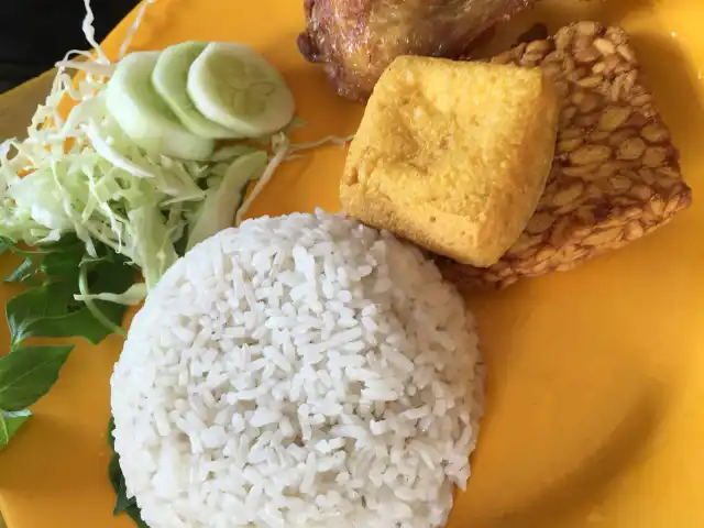 Gambar Makanan Nasi Uduk & Ayam Goreng Mas Miskun 9